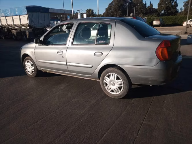 Nissan platina 1.6 16v 2008 - Imagen 4