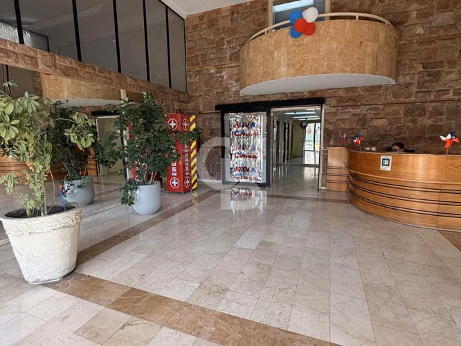 Oficina Amplia Edificio Las Empresas