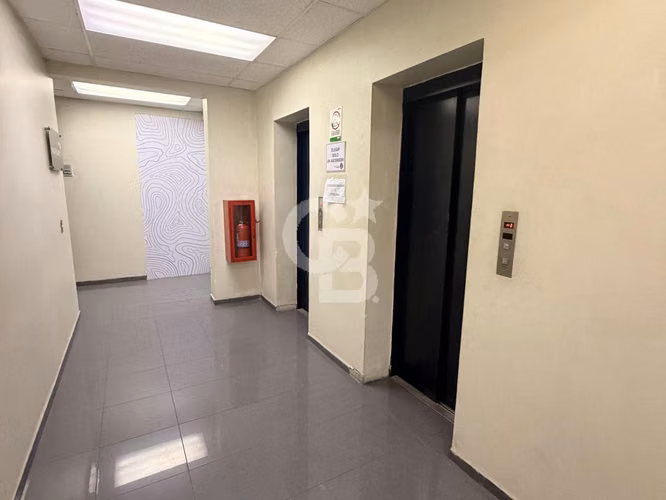 Oficina Amplia Edificio Las Empresas