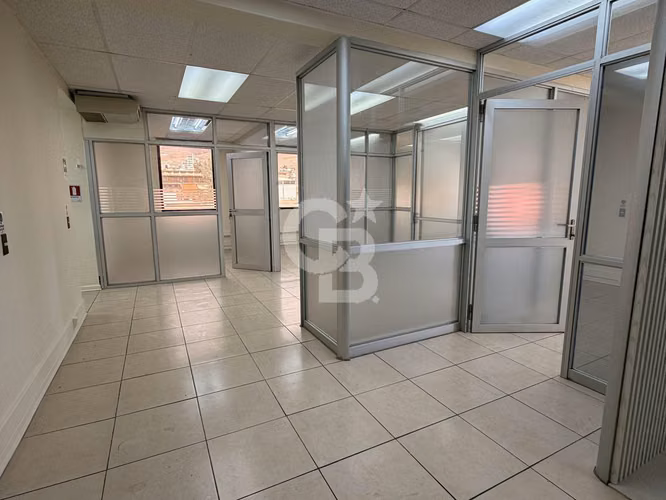 Oficina Amplia Edificio Las Empresas