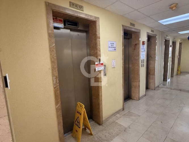Oficina Amplia Edificio Las Empresas