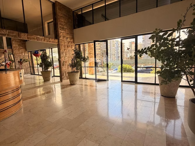 Oficina Amplia Edificio Las Empresas