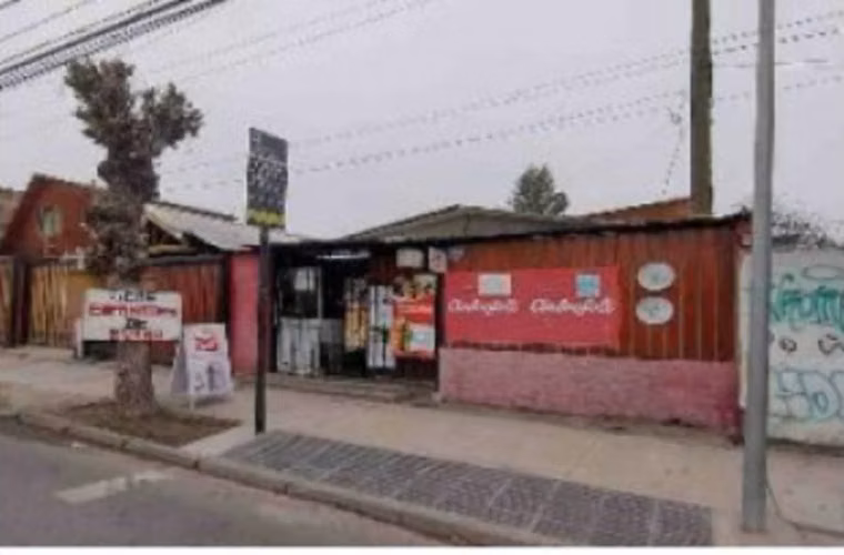 Vendo casa con negocio en plena Avenida Observatorio.