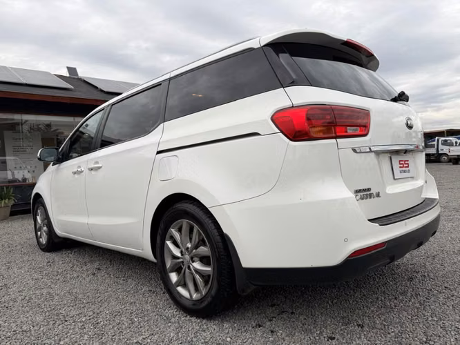 KIA GRAND CARNIVAL 2.2 DIESEL AT8 2020