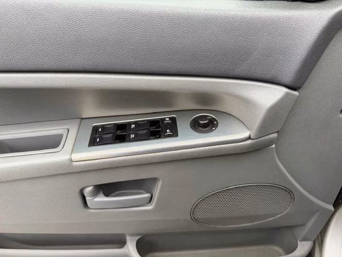 JEEP GRAND CHEROKEE LAREDO 3.7 4X4 2006