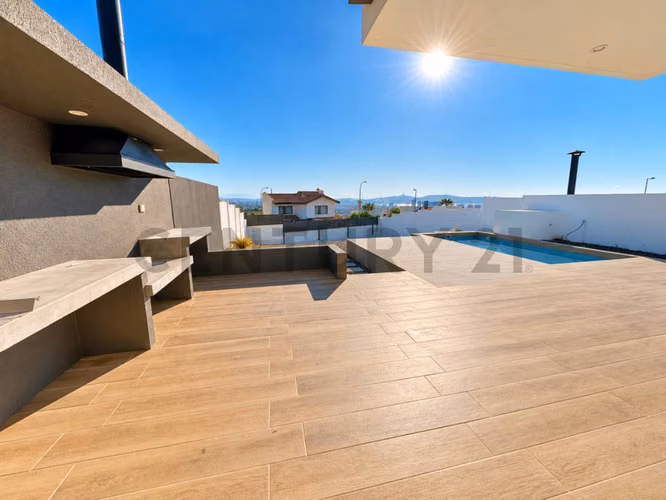 Se arrienda casa mediterránea en condominio privado