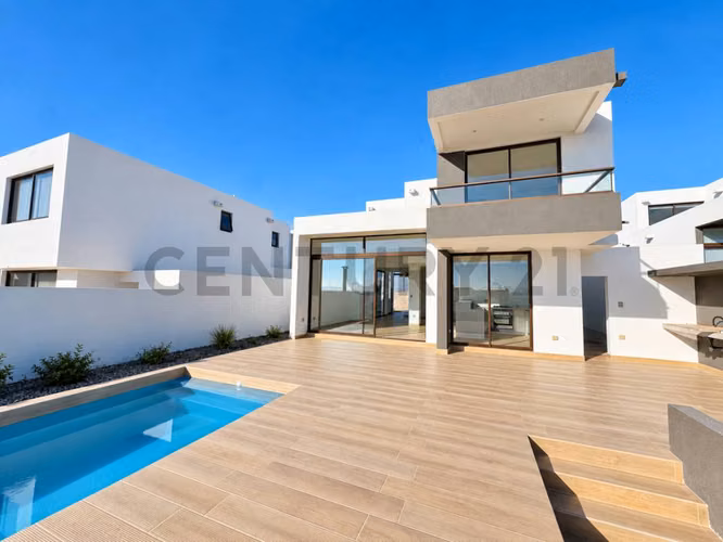Se arrienda casa mediterránea en condominio privado
