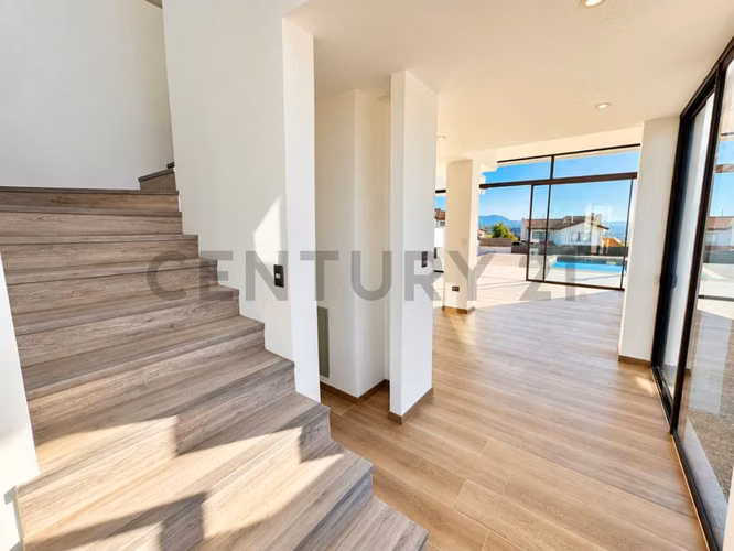 Se arrienda casa mediterránea en condominio privado
