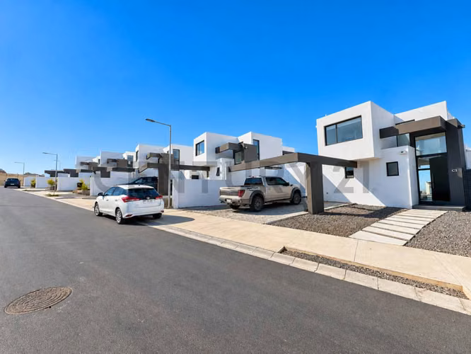 Se arrienda casa mediterránea en condominio privado