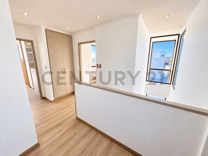 Se arrienda casa mediterránea en condominio privado