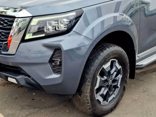 Nissan Navara 2.3 4X4 DOB.CAB. AT 2024 - Imagen 8
