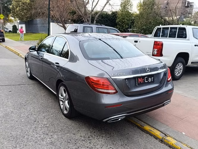MERCEDES BENZ E 220 D - 2017 | 2626