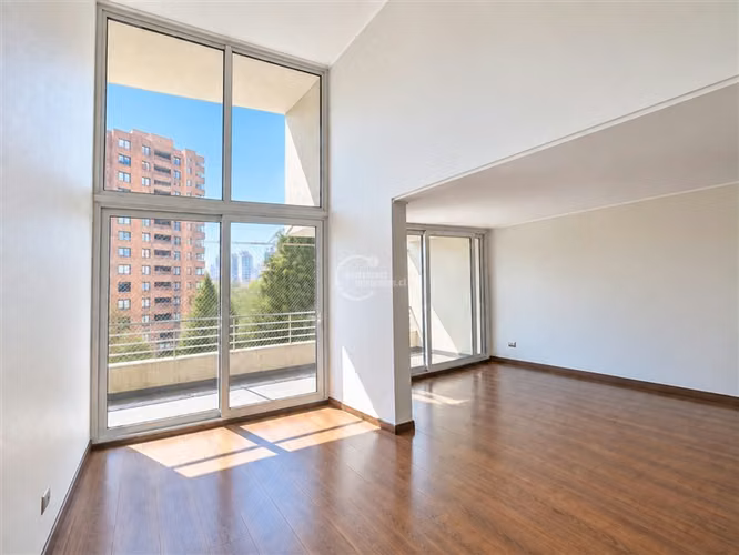 Departamento en venta de 3 dorm. en Las Condes