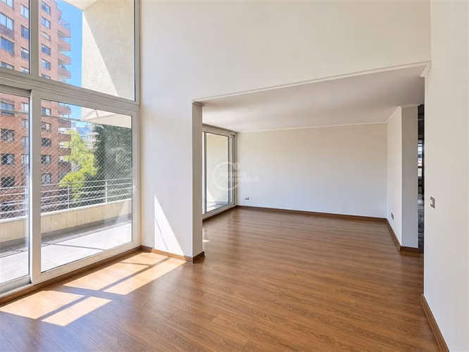 Departamento en venta de 3 dorm. en Las Condes - Imagen 2