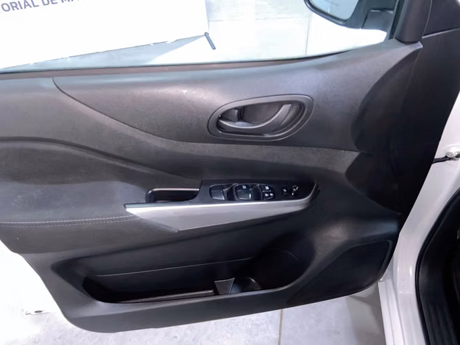 NAVARA SE 4X2 SZCV95-SANTIAGO - Imagen 10