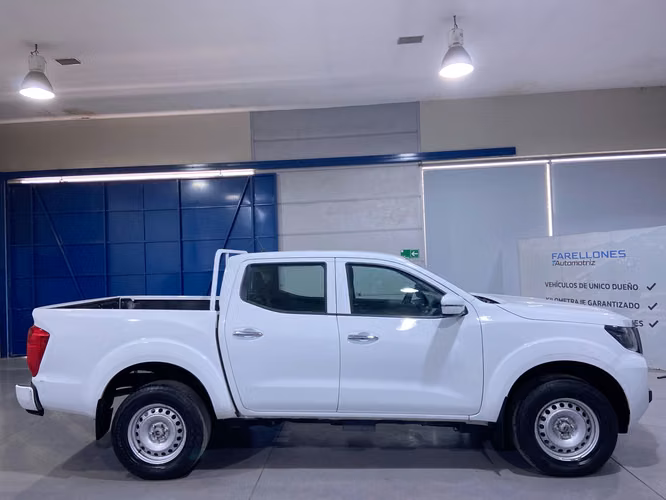 NAVARA SE 4X2 SZCV95-SANTIAGO - Imagen 5