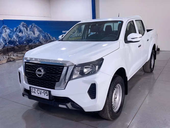 NAVARA SE 4X2 SZCV95-SANTIAGO