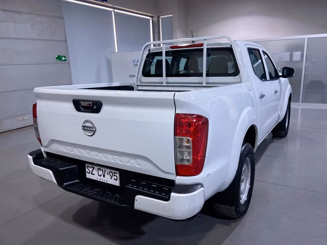 NAVARA SE 4X2 SZCV95-SANTIAGO - Imagen 4