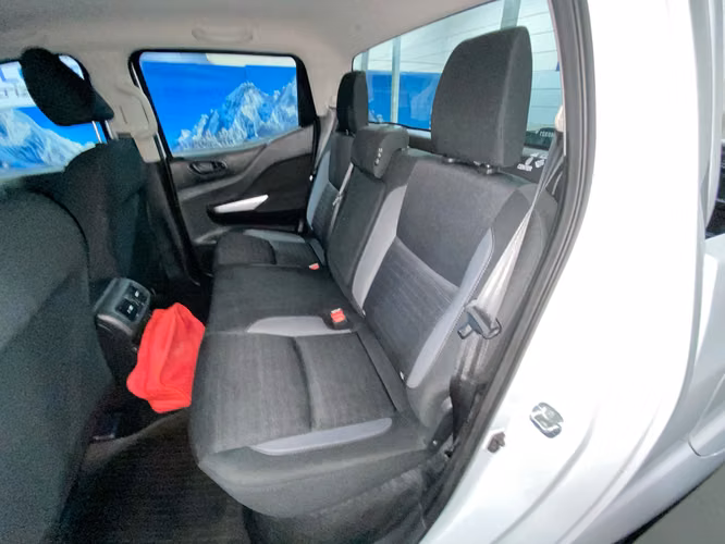NAVARA SE 4X2 SZCV95-SANTIAGO - Imagen 17
