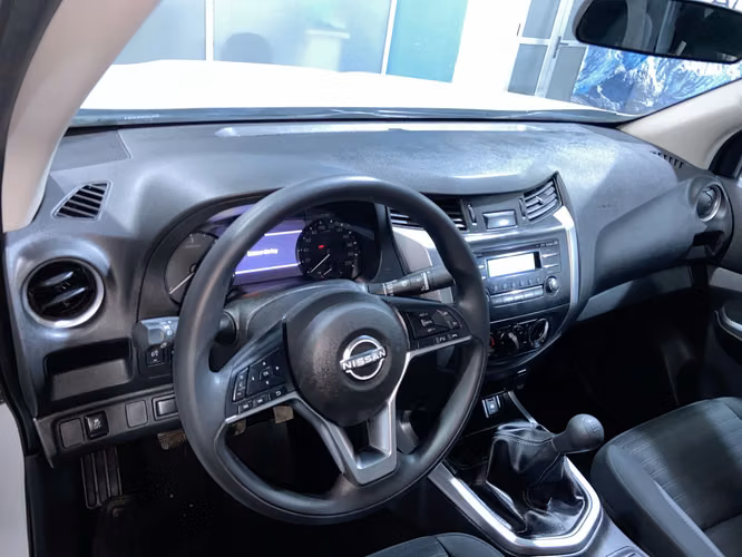 NAVARA SE 4X2 SZCV95-SANTIAGO - Imagen 13