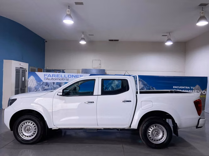 NAVARA SE 4X2 SZCV95-SANTIAGO - Imagen 2