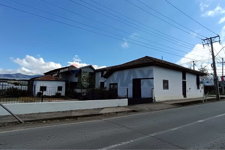 Se vende casona esquina patrimonial