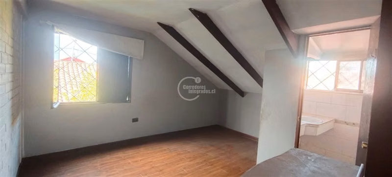 Casa con jardín y gran potencial en Macul 3D + 2B - Imagen 13