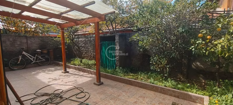 Casa con jardín y gran potencial en Macul 3D + 2B - Imagen 2