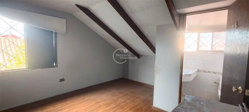 Casa con jardín y gran potencial en Macul 3D + 2B - Imagen 12