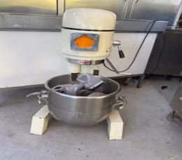 Venta de equipos de cocina (Horno, Cocina, amasadora y sobadora)