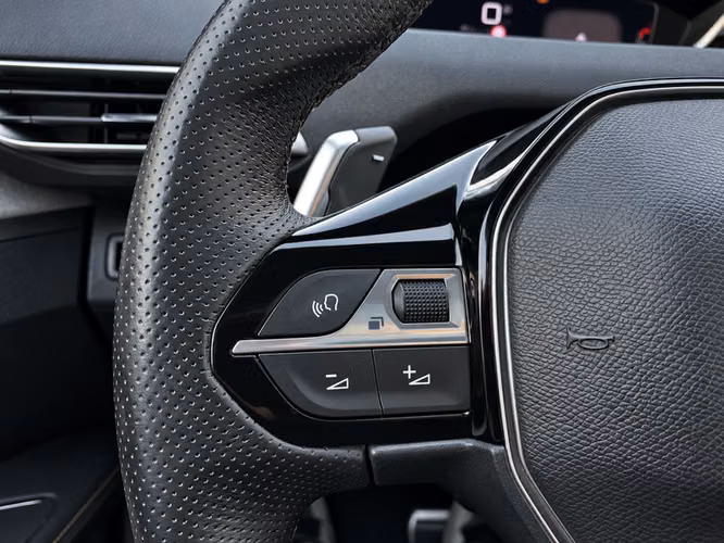 PEUGEOT 5008 ACTIVE - 2023 | 4664 - Imagen 15
