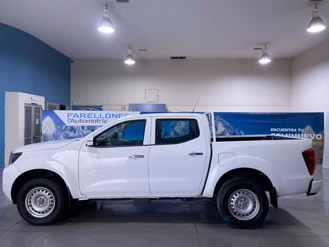 NAVARA SE 4X2 SZCV86-SANTIAGO - Imagen 5