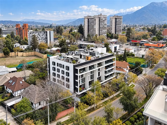 DUPLEX en venta de 2 dormitorios en Vitacura con jardin. - Imagen 2