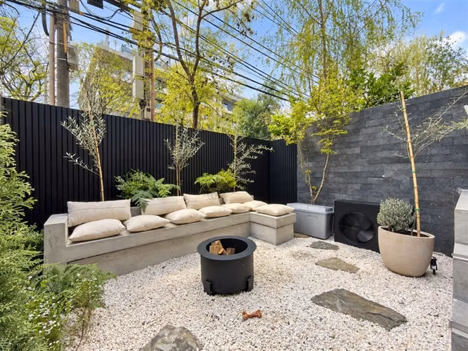 DUPLEX en venta de 2 dormitorios en Vitacura con jardin. - Imagen 23