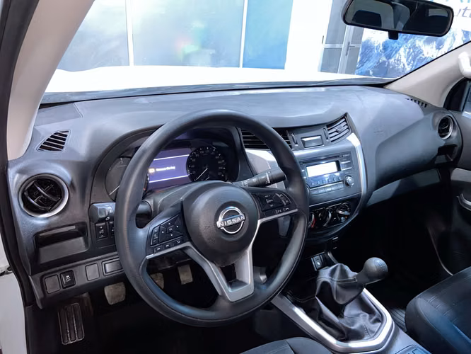 NAVARA SE 4X2 SZCV86-SANTIAGO - Imagen 13