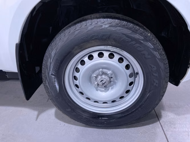 NAVARA SE 4X2 SZCV86-SANTIAGO - Imagen 8