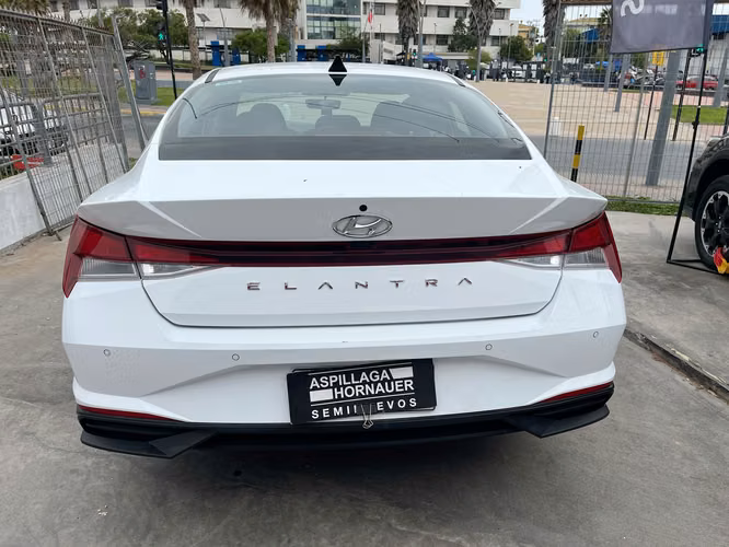 HYUNDAI ELANTRA PLUS MT - Imagen 6