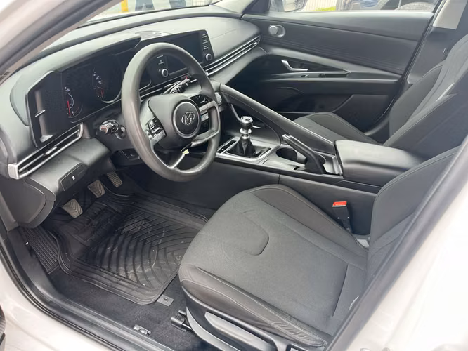 HYUNDAI ELANTRA PLUS MT - Imagen 17
