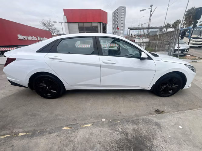 HYUNDAI ELANTRA PLUS MT - Imagen 8
