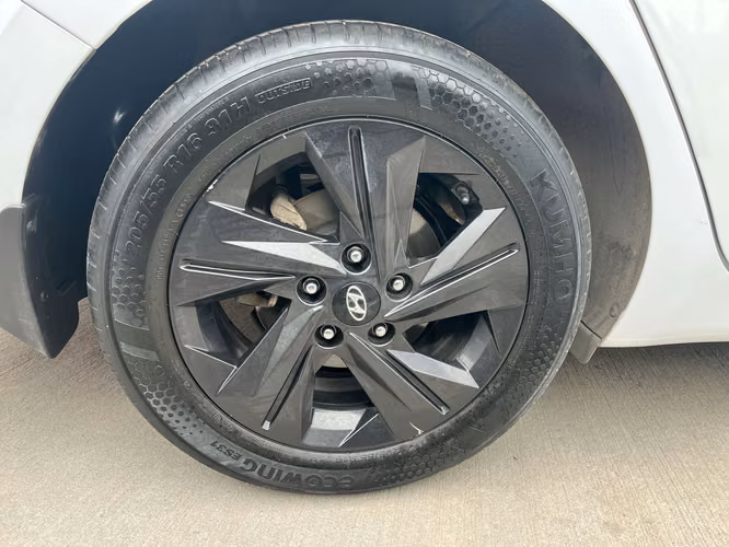HYUNDAI ELANTRA PLUS MT - Imagen 10