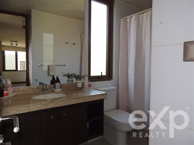 Impecable Casa en Arriendo de 4 Dorm.+Serv. Colegio Alemán - Imagen 14