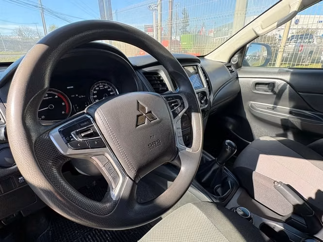 MITSUBISHI L200 2024 - Imagen 9