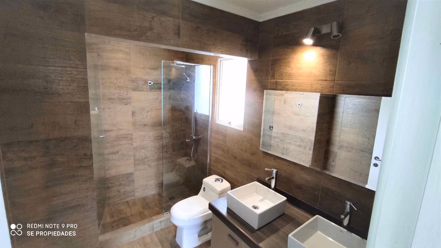 Arriendo amplia y acogedora casa de 2 pisos en Recreo, Viña - Imagen 12