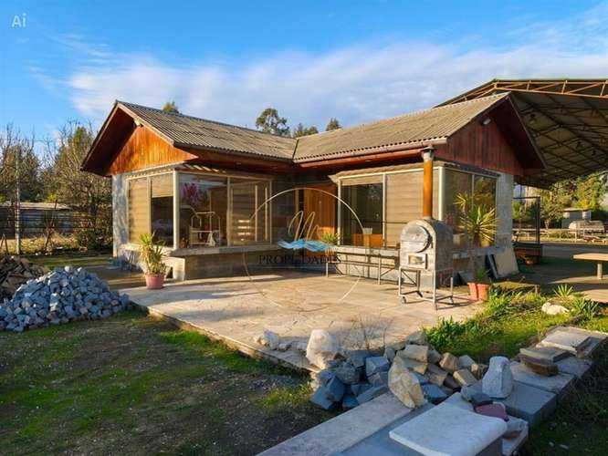 CASA CON GRAN TERRENO Y GALPÓN COMERCIAL