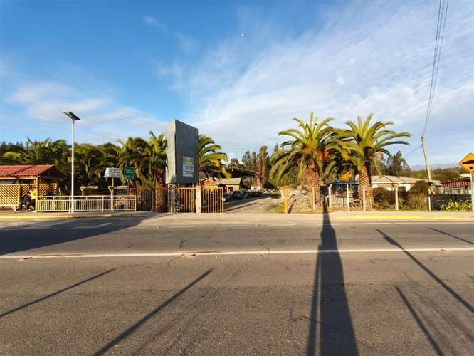 CASA CON GRAN TERRENO Y GALPÓN COMERCIAL