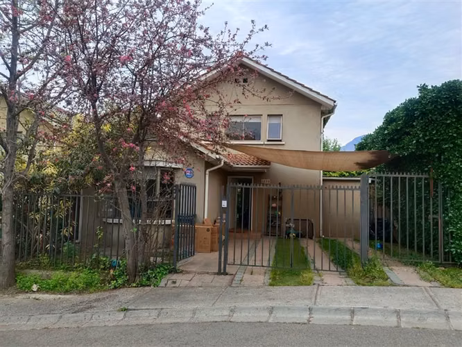 Casa en Condominio Cerrado Seguro Lomas de lo caña Arriendo