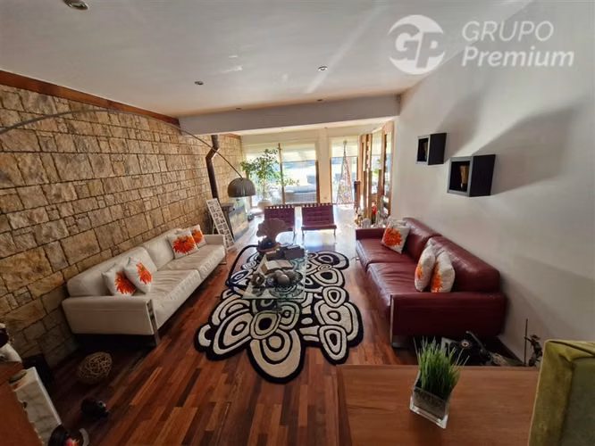 Exclusiva Casa Familiar en Loteo Las Vizcachas 349 m2 const - Imagen 2