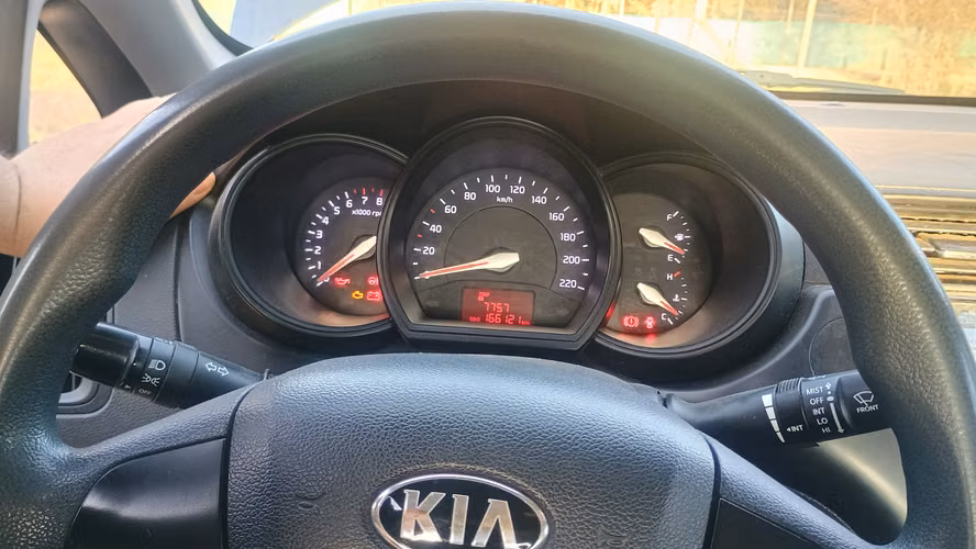 2014 Kia Rio 4 1.4 EX 4X2 6MT 4P. - Imagen 8