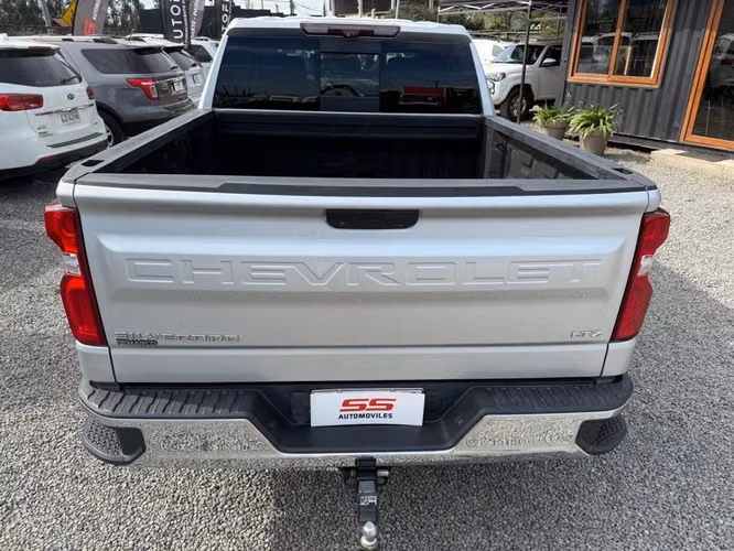 CHEVROLET SILVERADO LTZ 5.3L 4X4 AT8 2021 - Imagen 8