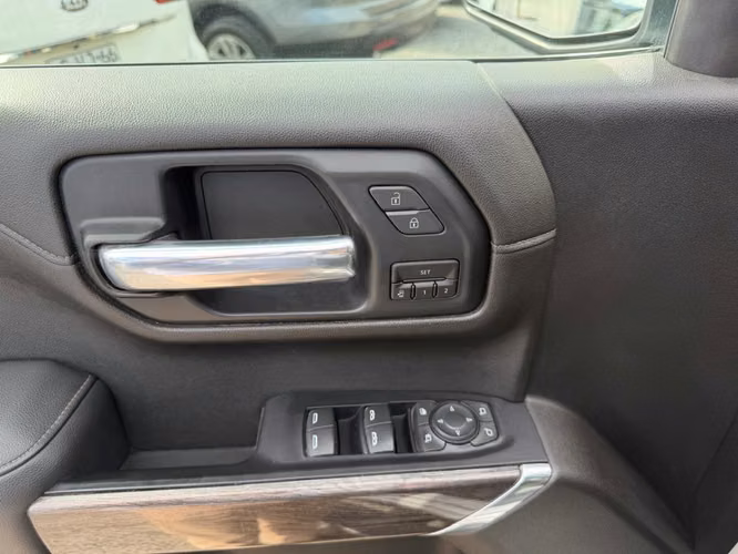 CHEVROLET SILVERADO LTZ 5.3L 4X4 AT8 2021 - Imagen 19